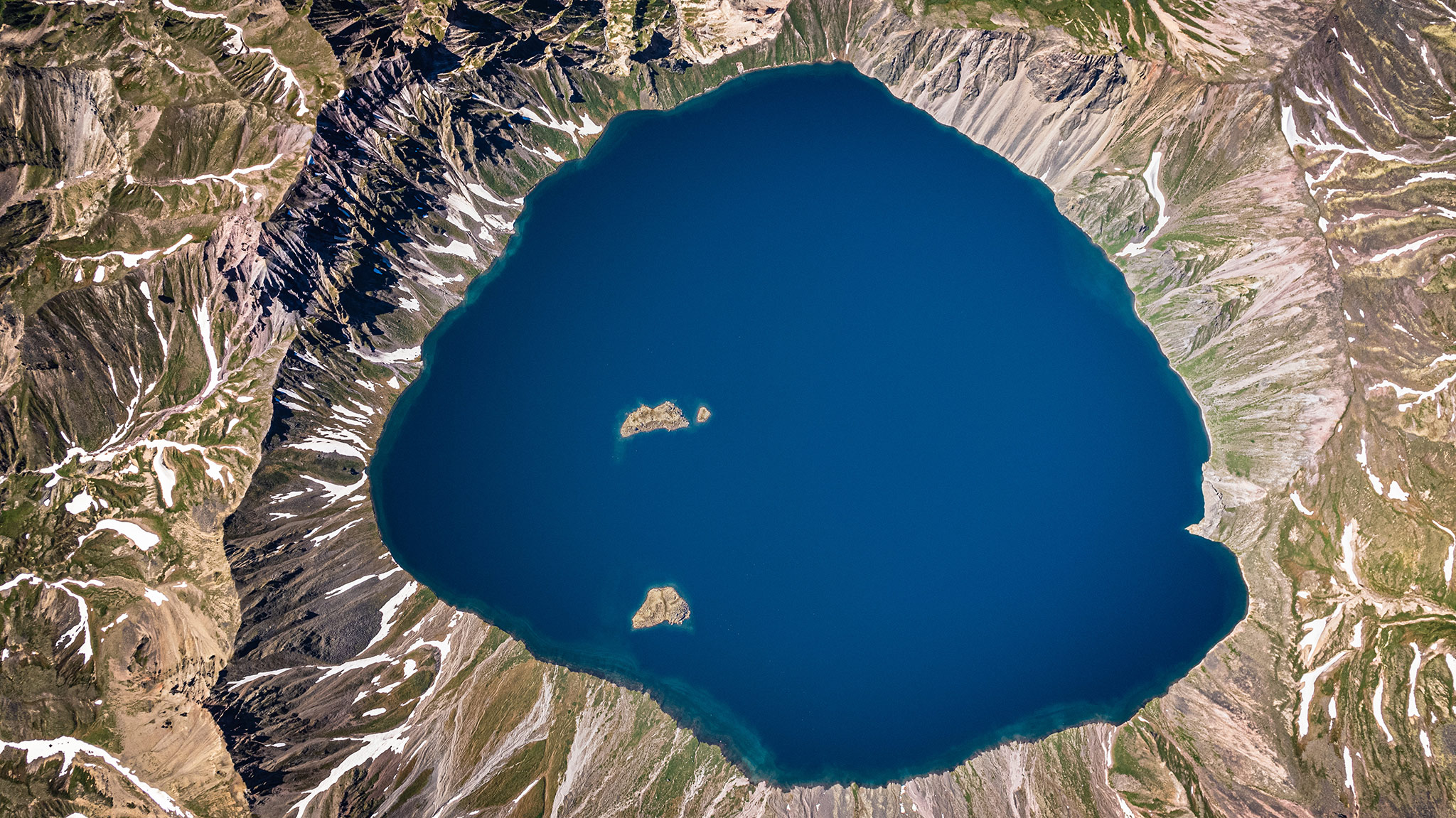 Вулкан и озеро Хангар, Камчатка (Volcano and Lake Khangar, Kamchatka)